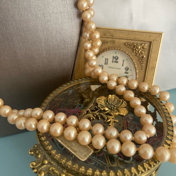 TWO STRANDS OF VINTAGE CRÈME PEARLS WITH RHINESTONE CLASP - Picture 7 of 12